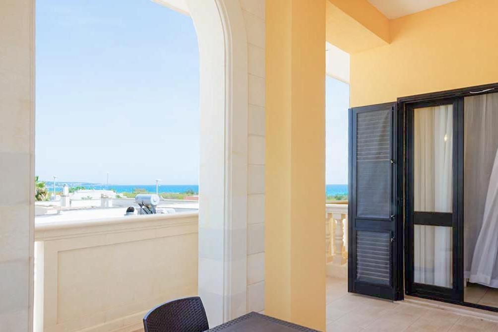 Hotel Salento Gold Beach Marina Di Pescoluse Exteriör bild