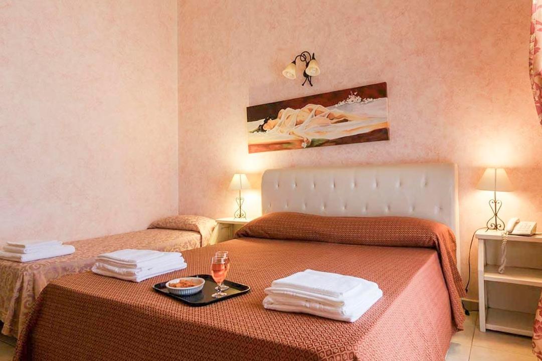 Hotel Salento Gold Beach Marina Di Pescoluse Exteriör bild