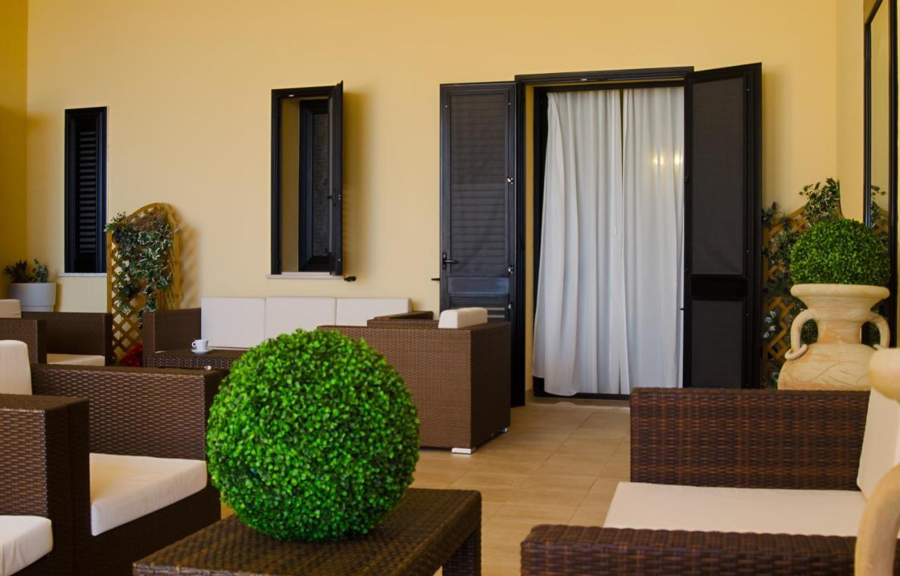 Hotel Salento Gold Beach Marina Di Pescoluse Exteriör bild